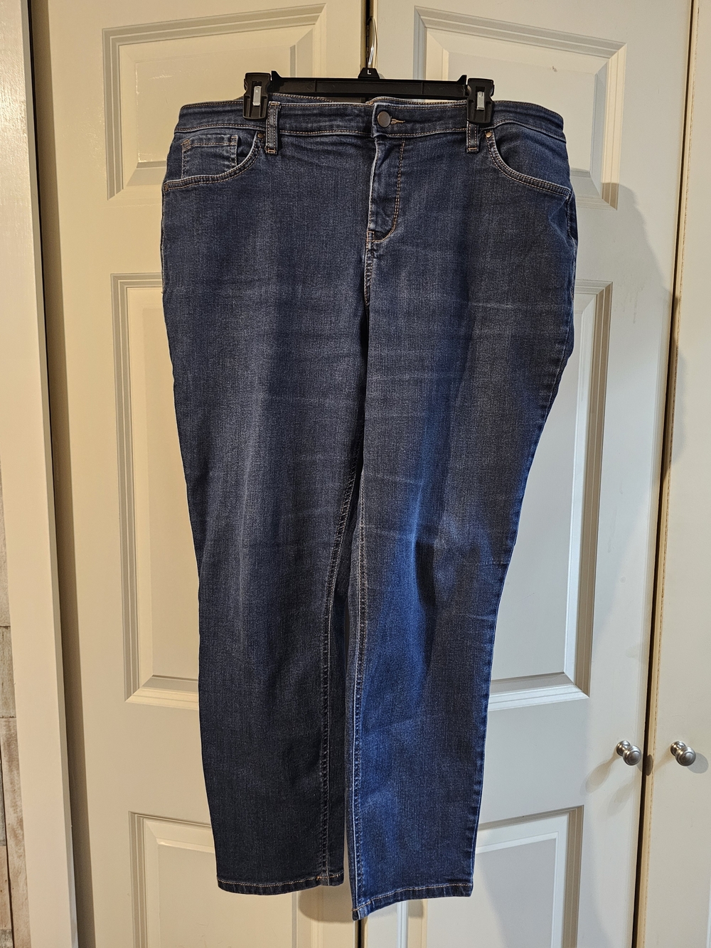 Crown & Ivy Women's Straight-Leg Jeans in Dark Blue 20WR